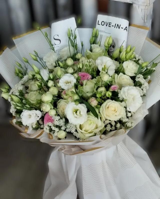 Bouquet with bunch roses, lisianthus | ծաղիկների առաքում Երևանում