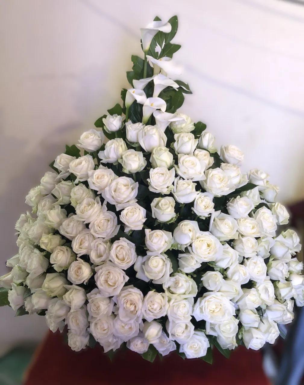 Arrangement of flowers as a token of sympathy | ծաղիկների առաքում Երևանում