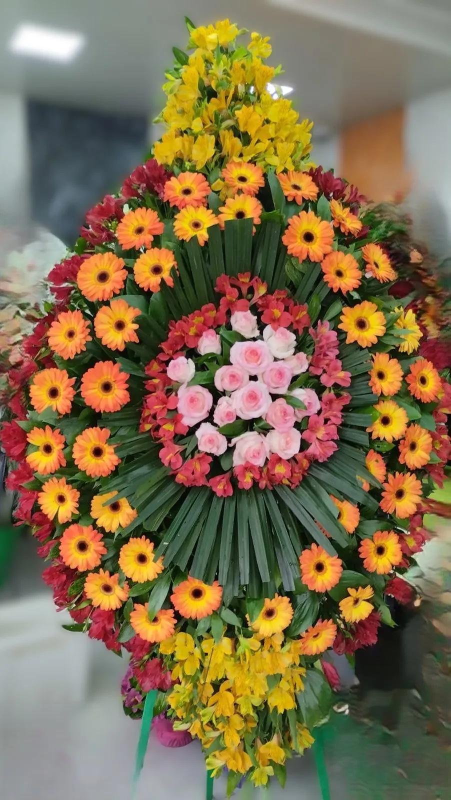A classic oval funeral wreath | ծաղիկների առաքում Երևանում