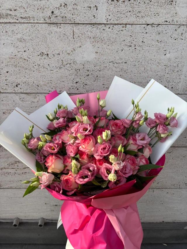 An elegant bouquet of 30 pink flowers: 15 roses and 15 lisianthusBouquet order in Yerevan | ծաղիկների առաքում Երևանում