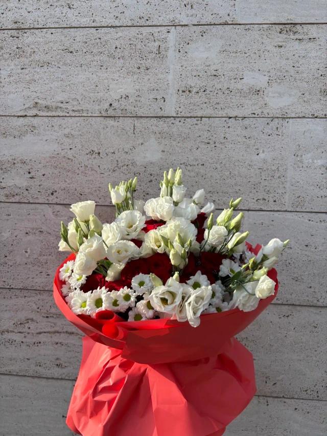 Beautiful bouquet of 15 red roses, white lisianthus and chrysanthemumsBuy online in Yerevan | ծաղիկների առաքում Երևանում