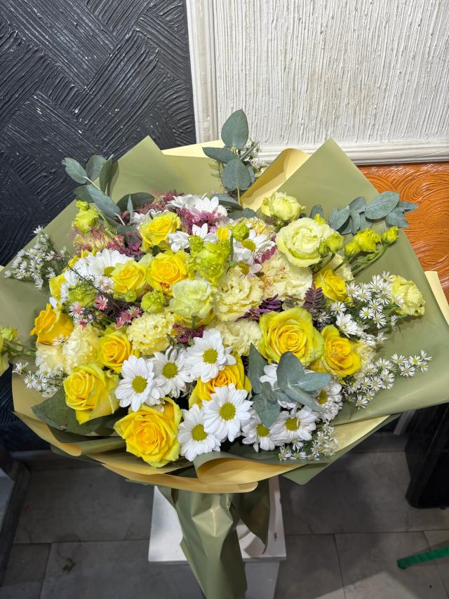 A luxurious bouquet | ծաղիկներ, ծաղկեպսակներ, բույսեր - առաքում Երևան