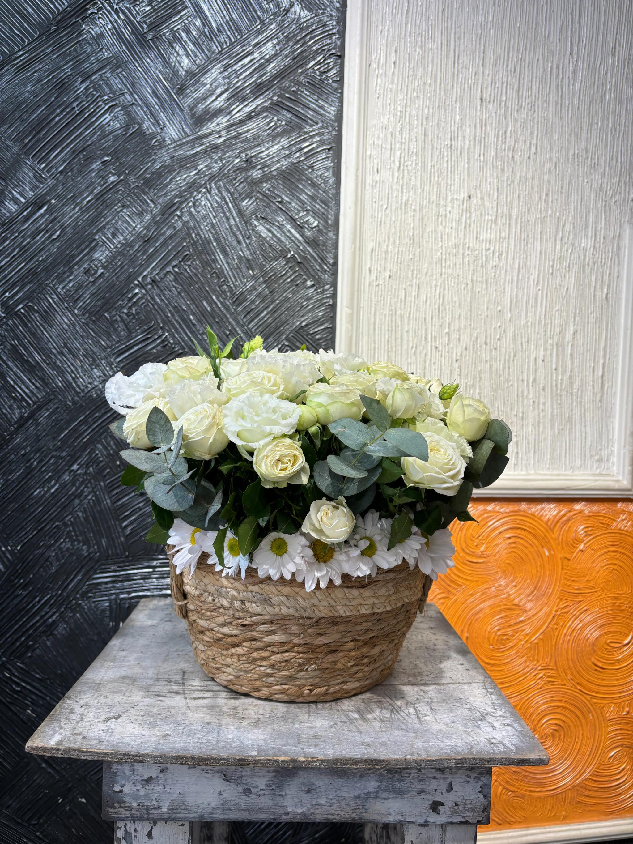 White basket | ծաղիկներ, ծաղկեպսակներ, բույսեր Երևան