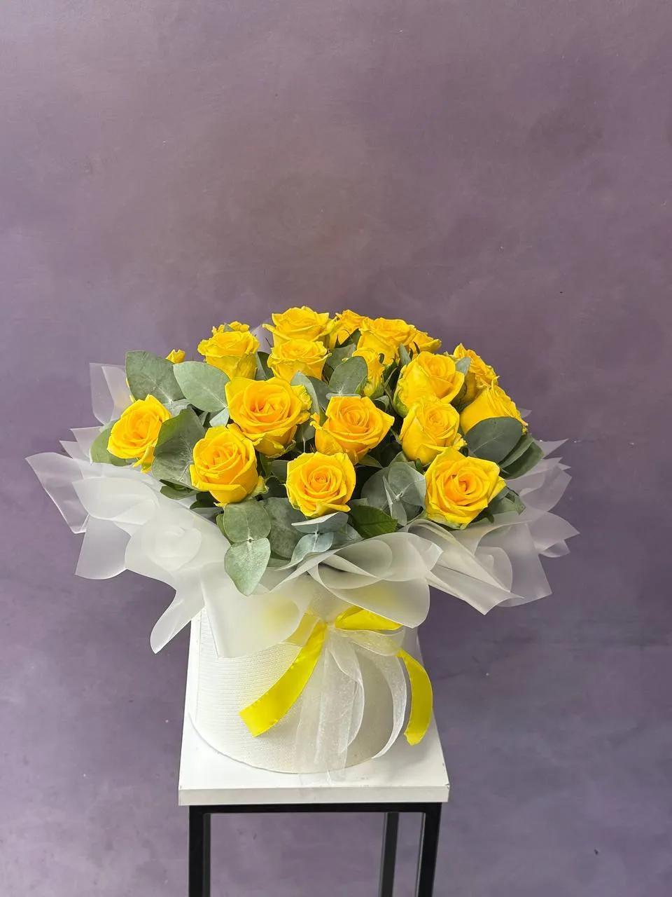 Yellow roses in a box | ծաղիկների առաքում Երևանում