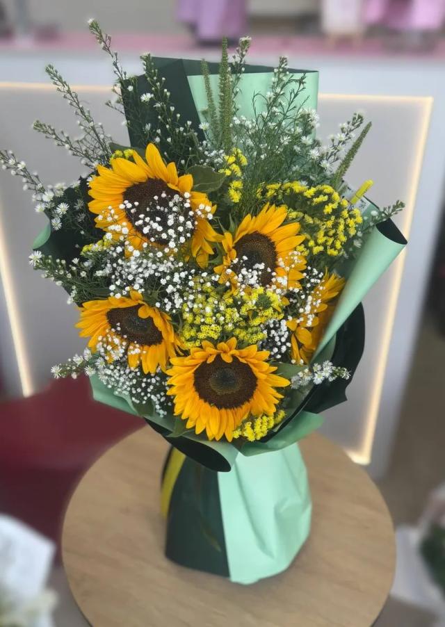 A bunch of sunflowers | ծաղիկների առաքում Երևանում