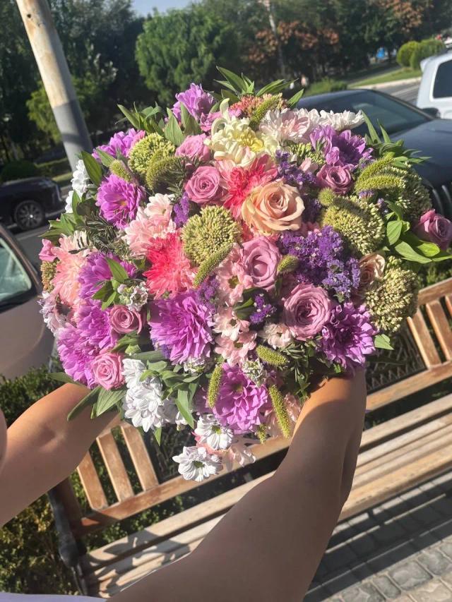 A colorful bouquet | ծաղիկների առաքում Երևանում