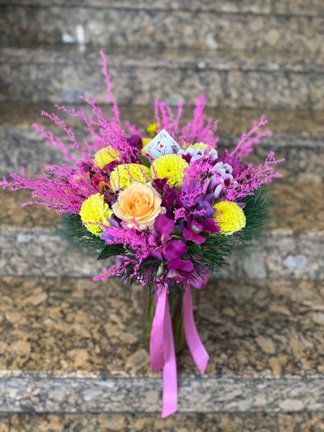 Creative bouquet of roses and chrysanthemums | ծաղիկների առաքում Երևանում