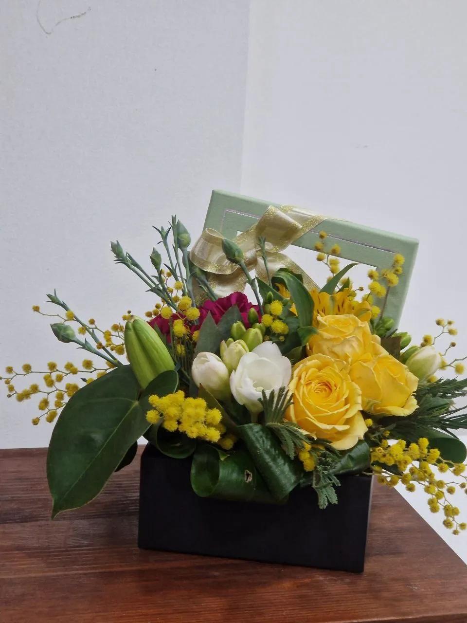 Creative flowers in a box | ծաղիկների առաքում Երևանում