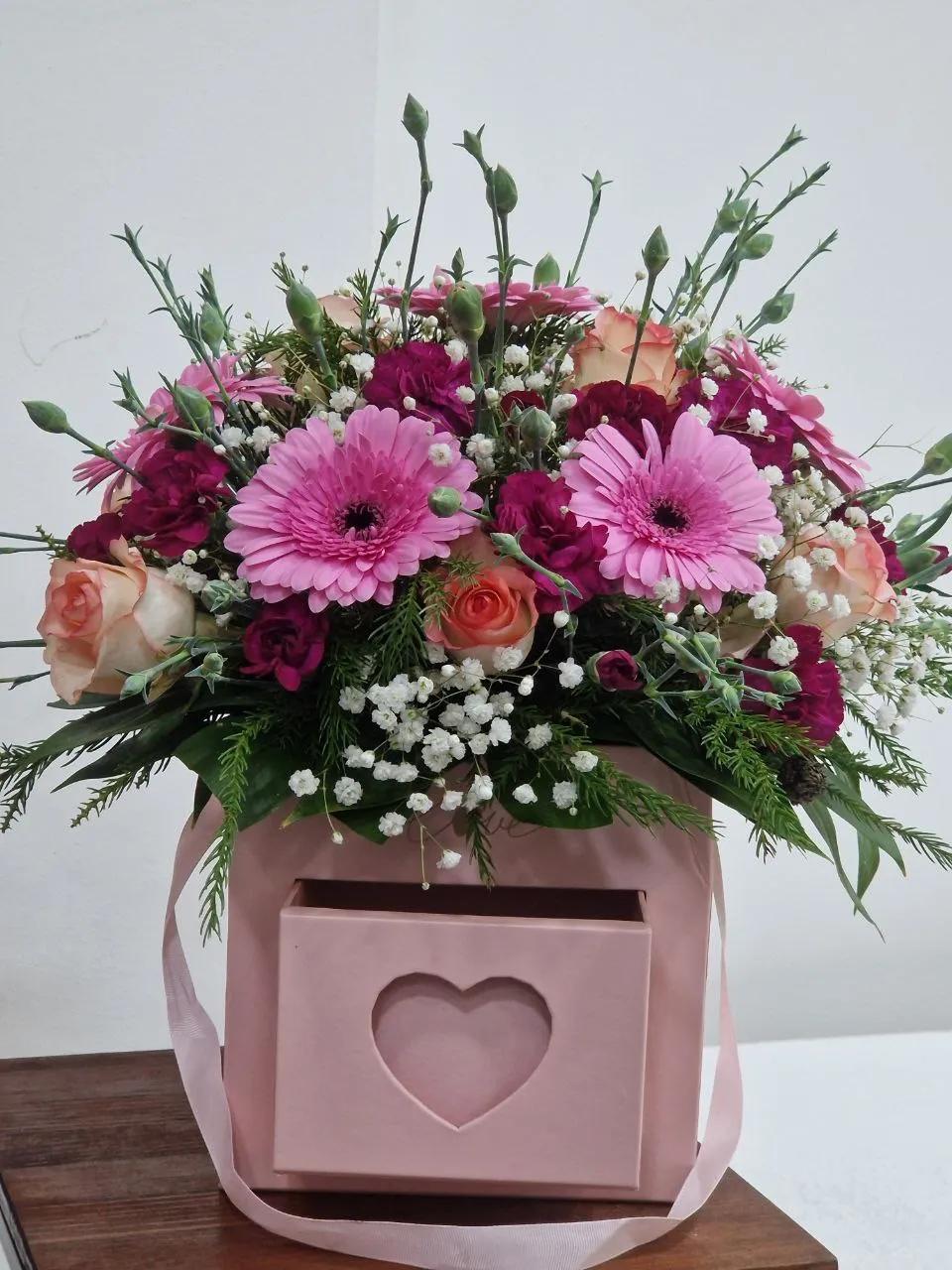 Creative flowers in a box | ծաղիկների առաքում Երևանում