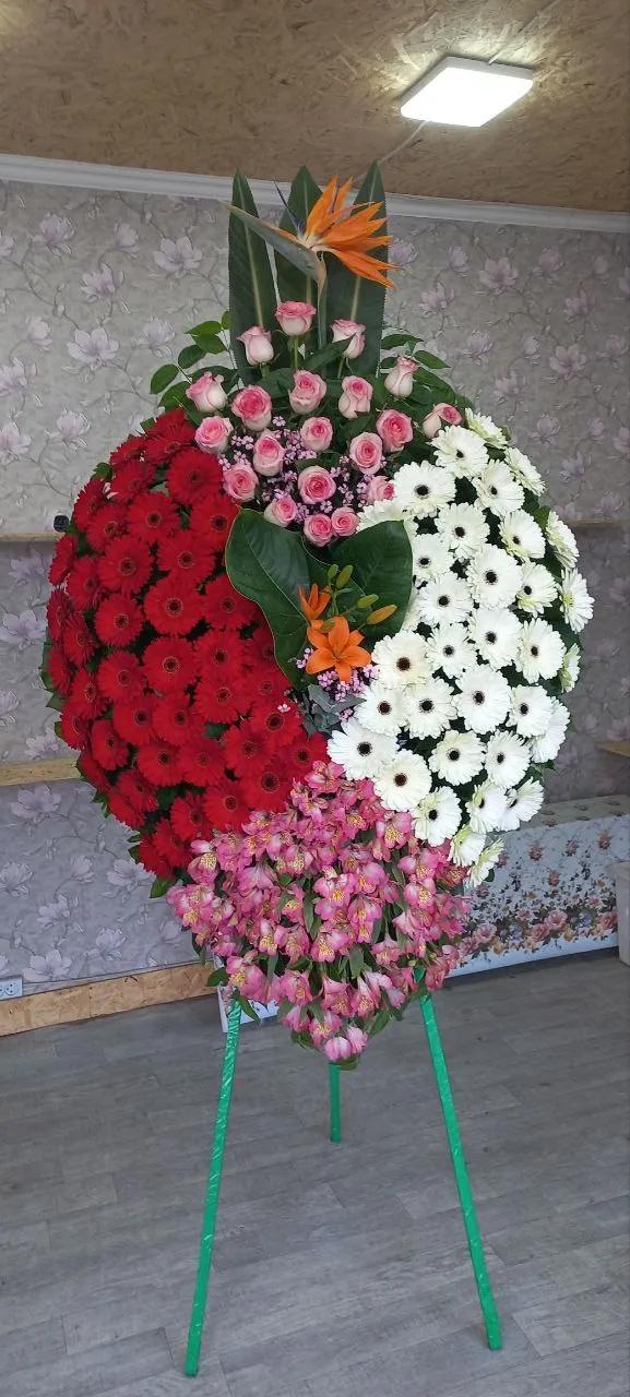 Wreath with gerberas, roses and alstroemerias | ծաղիկների առաքում Երևանում