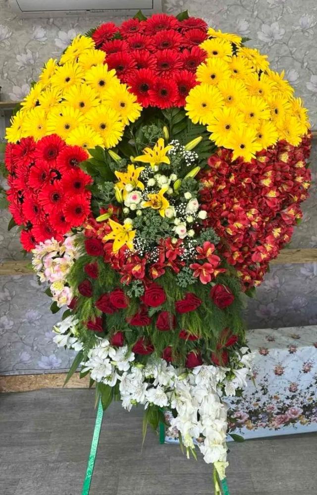 Wreath with gerberas, alsrtomerias and roses | ծաղիկների առաքում Երևանում