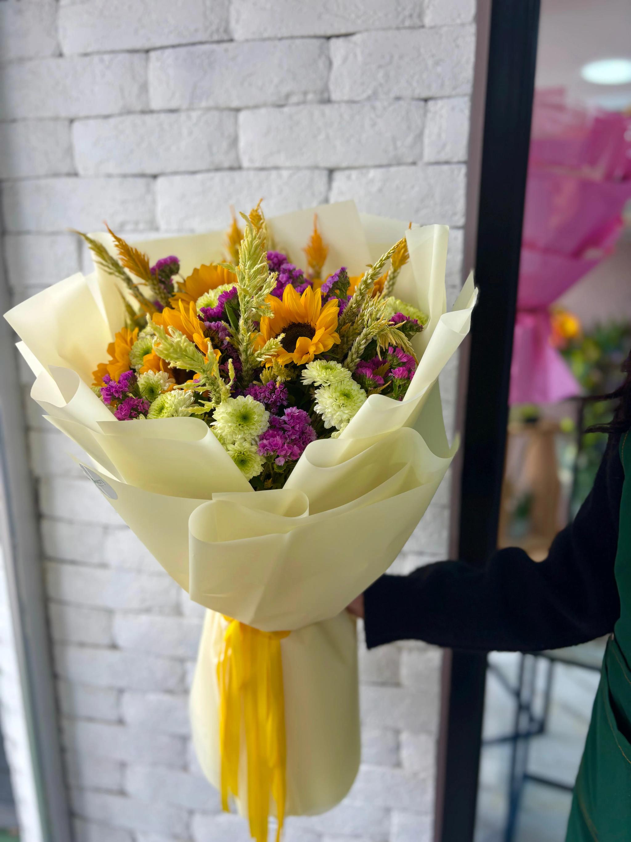 A bright bunch | ծաղիկներ, ծաղկեպսակներ, բույսեր Երևան