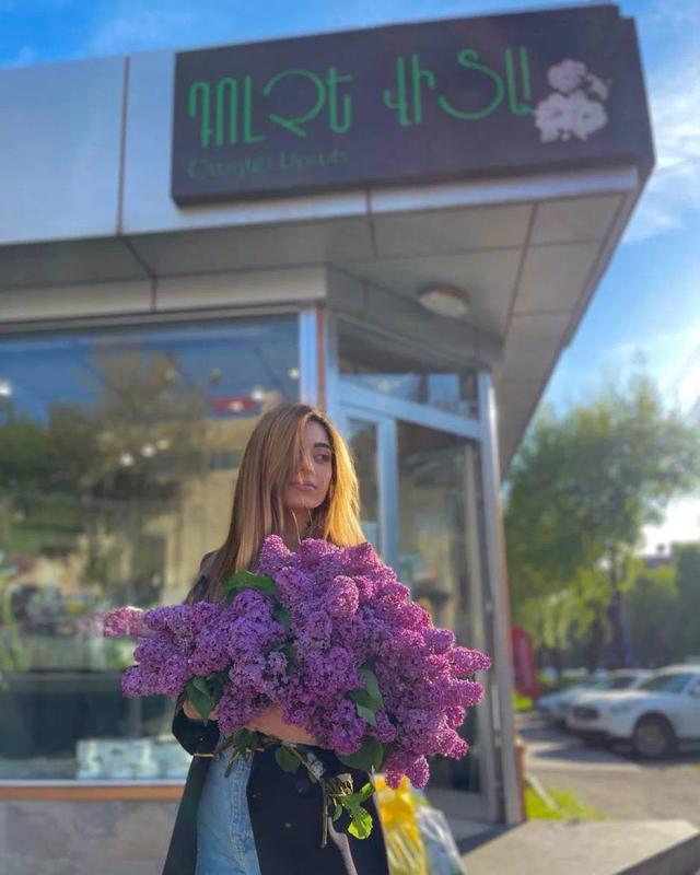 A bunch of lilacs | ծաղիկների առաքում Երևանում