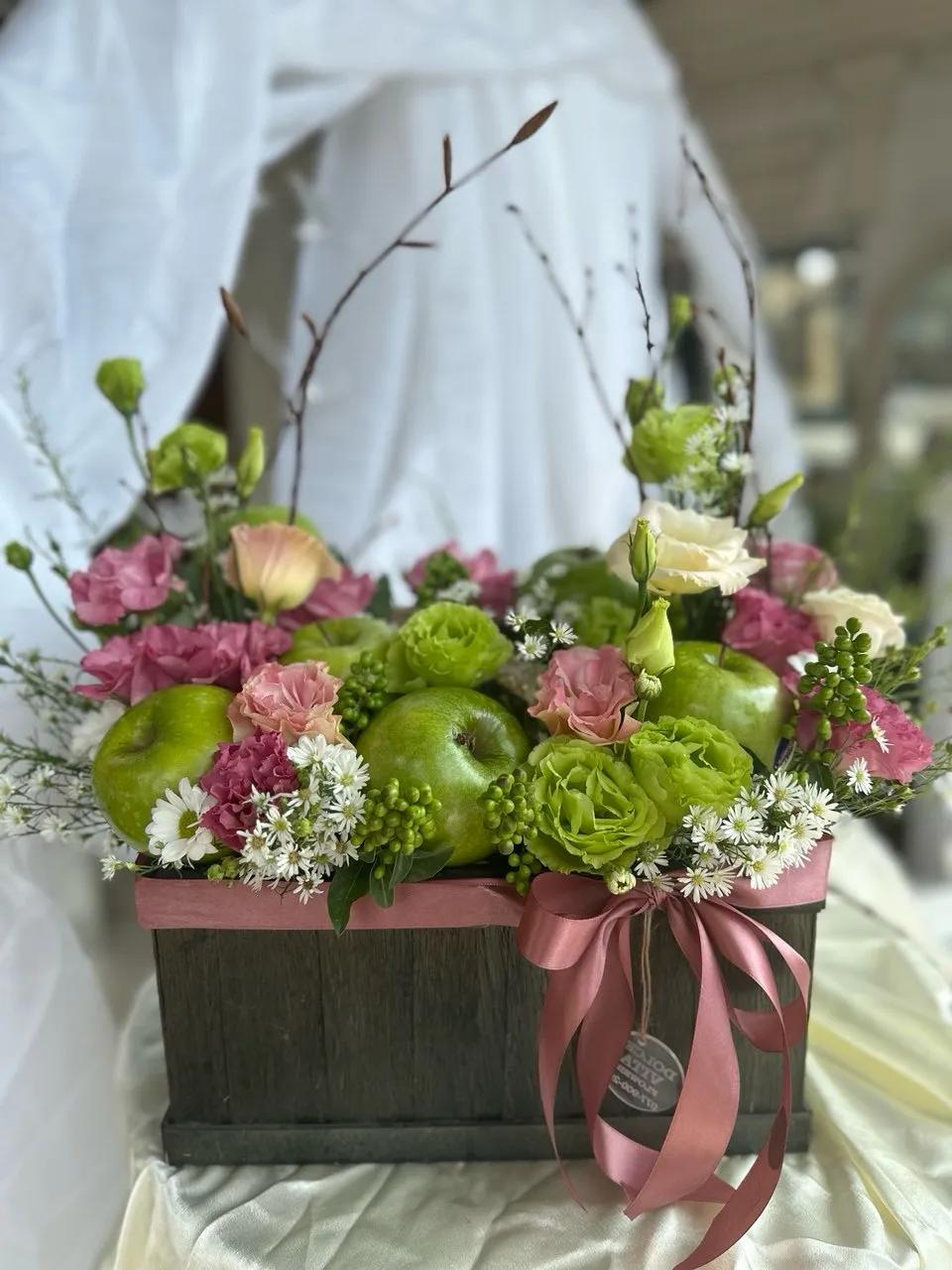 Flower box with fruit combination | ծաղիկներ, ծաղկեպսակներ, բույսեր Երևան