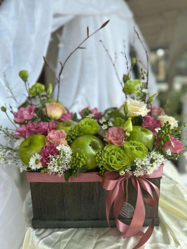 Flower box with fruit combination | ծաղիկներ, ծաղկեպսակներ, բույսեր - առաքում Երևան