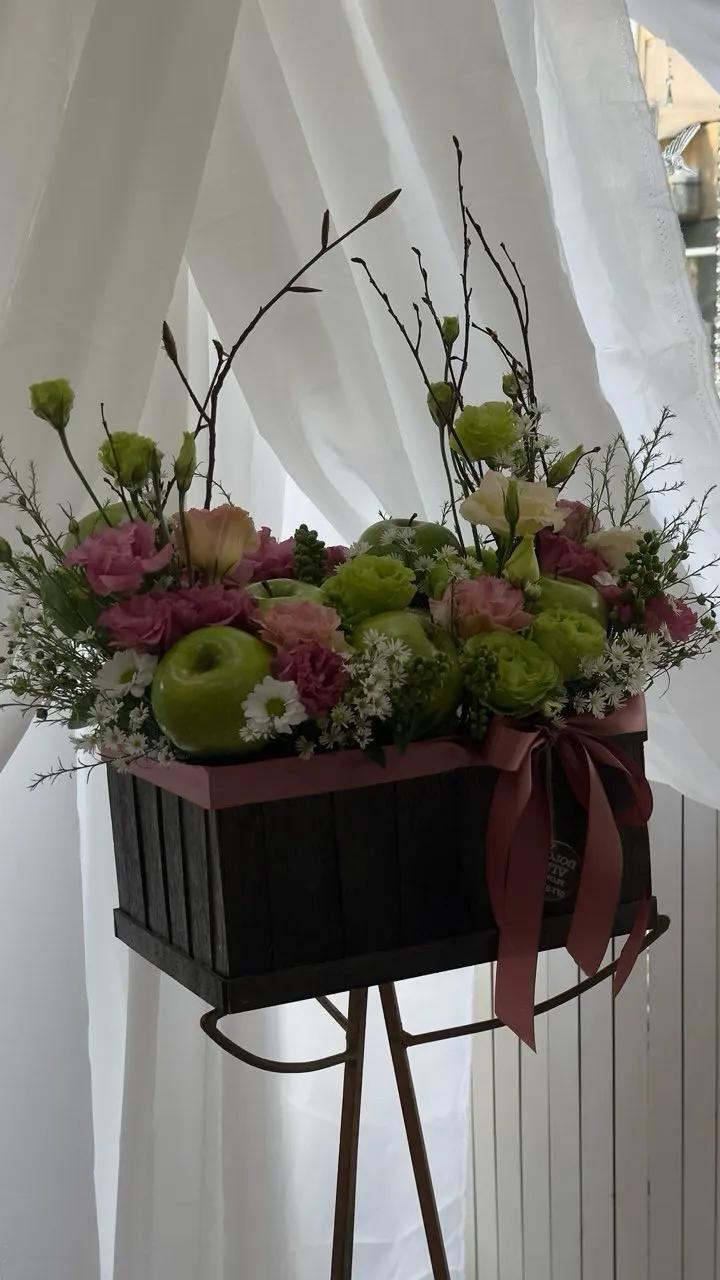 Flower box with fruit combination | ծաղիկներ, ծաղկեպսակներ, բույսեր Երևան