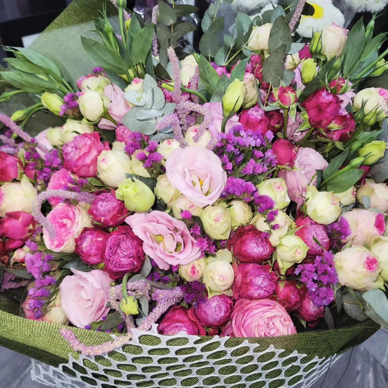 A bunch of lisianthus and bunch roses | ծաղիկներ, ծաղկեպսակներ, բույսեր Երևան