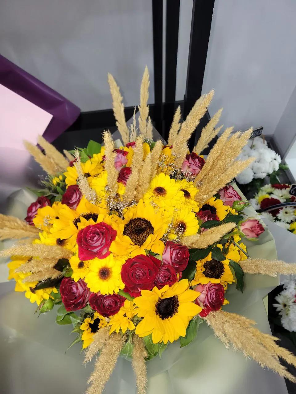 Bunch of sunflowers and roses | ծաղիկներ, ծաղկեպսակներ, բույսեր Երևան