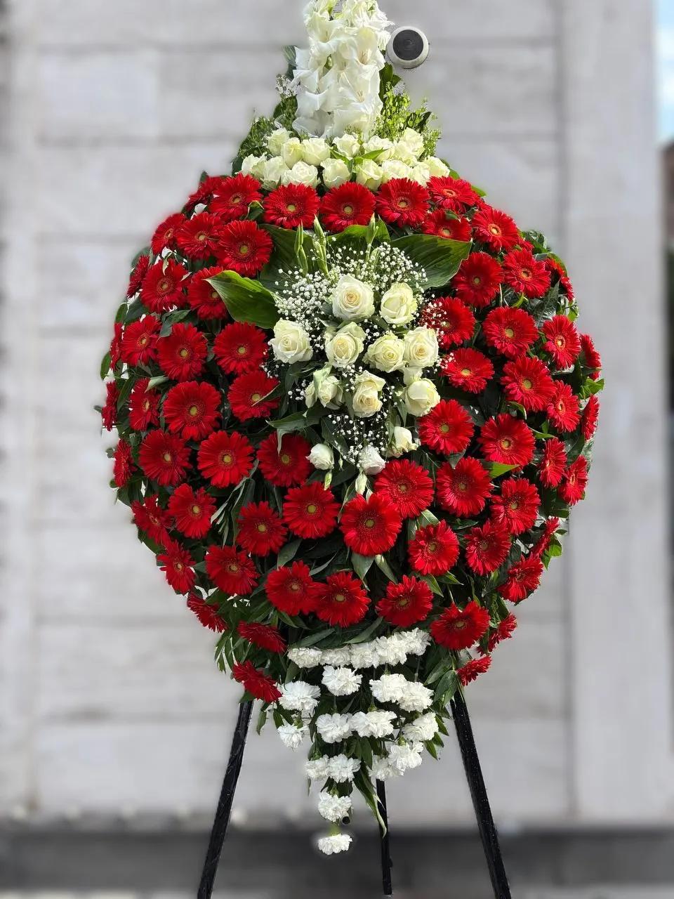Oval wreath with gerberas Oval wreath with gerberas | ծաղիկների առաքում Երևանում