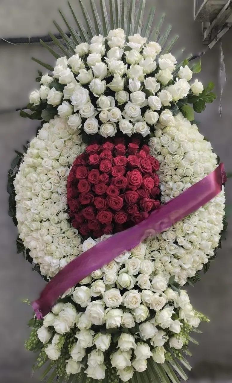 Wreath with white and pink roses Wreath with white and pink roses | ծաղիկների առաքում Երևանում