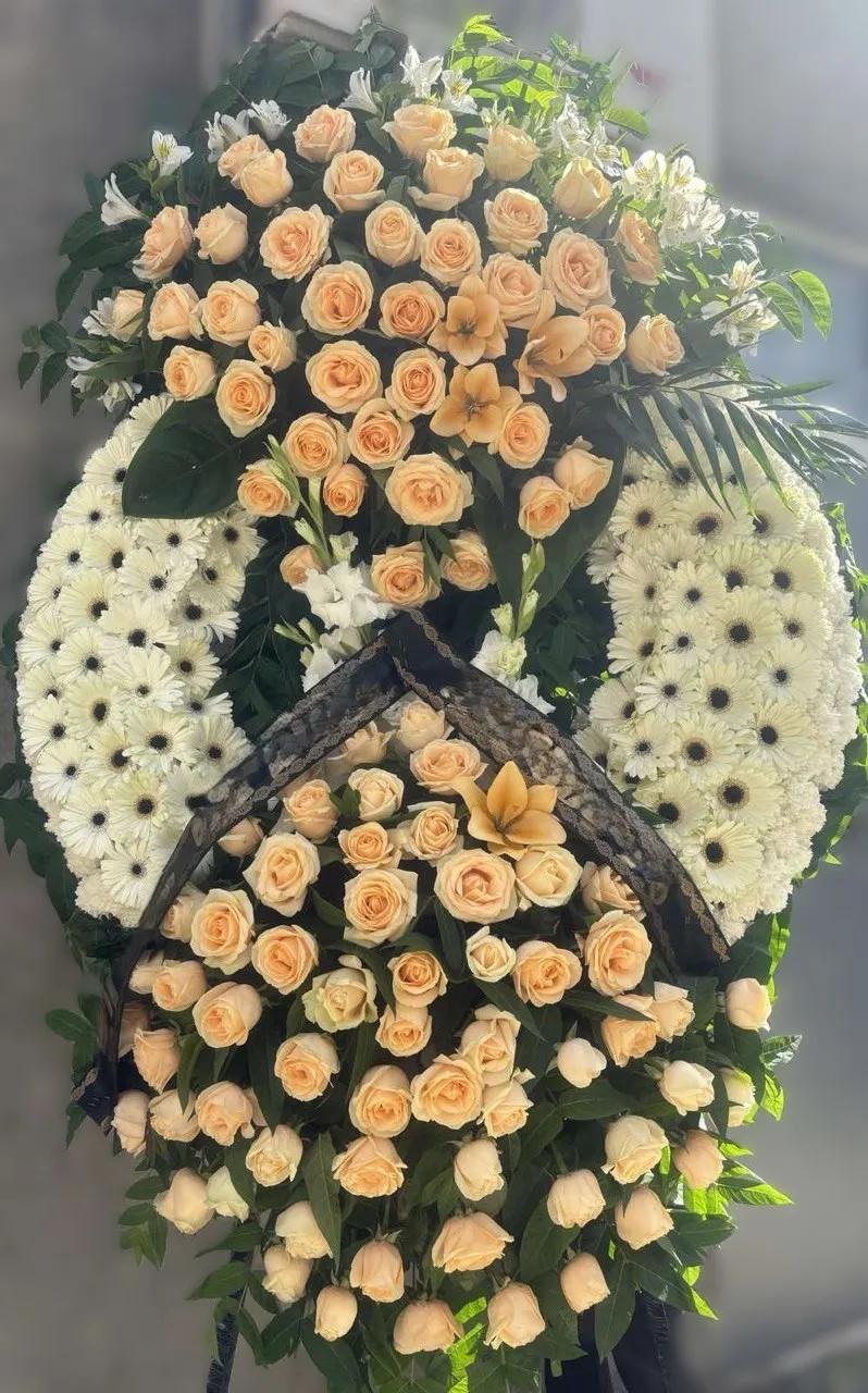 Wreath with orange roses and white gerberas Wreath with orange roses and white gerberas | ծաղիկների առաքում Երևանում