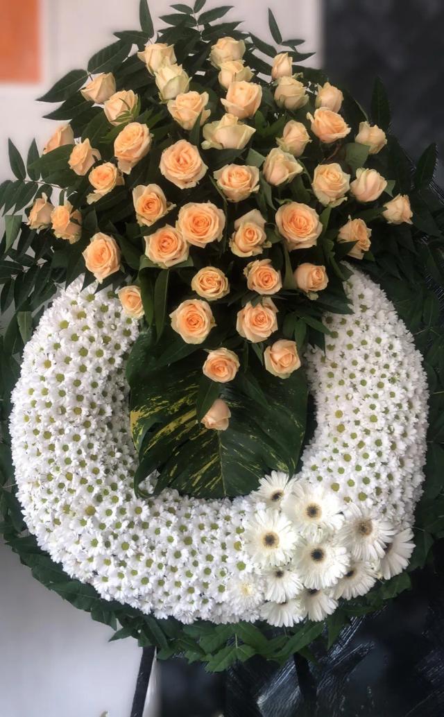 Wreath with orange and white flowers Wreath with orange and white flowers | ծաղիկների առաքում Երևանում