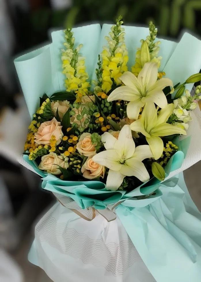 A gorgeous bouquet of lilies, cream roses and matiola "Lilia" - a gift for special occasions A gorgeous bouquet of lilies, cream roses and matiola "Lilia" - a gift for special occasions | ծաղիկների առաքում Երևանում