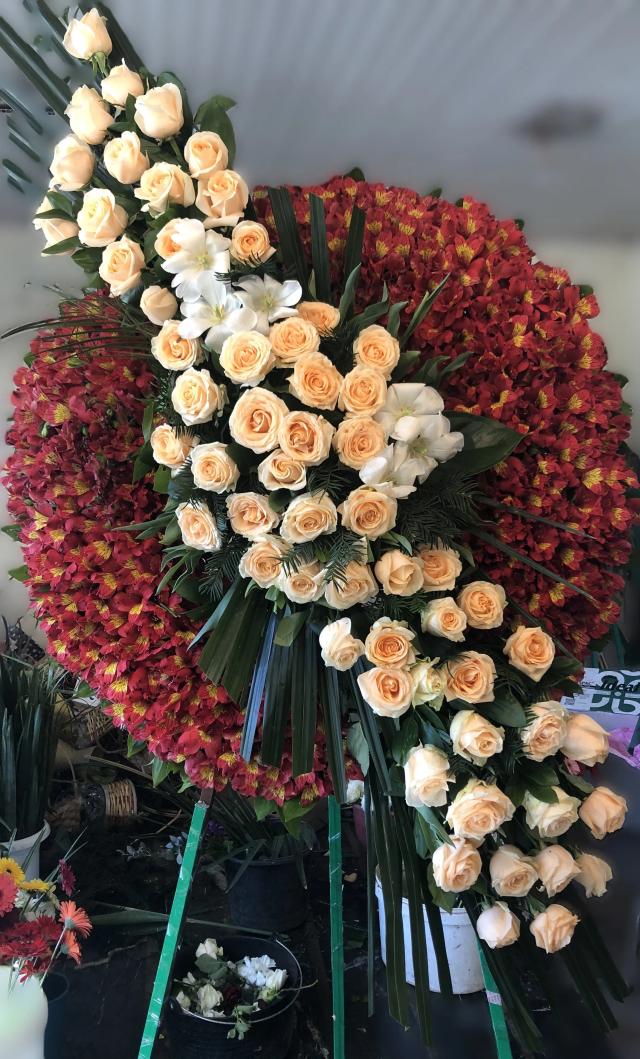 A gorgeous wreath of alstroemerias A gorgeous wreath of alstroemerias | ծաղիկների առաքում Երևանում
