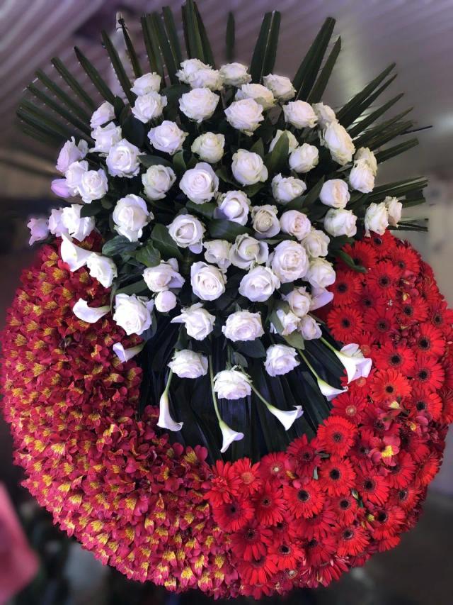 Holiday Wreath Red Gerberas Holiday Wreath Red Gerberas | ծաղիկների առաքում Երևանում