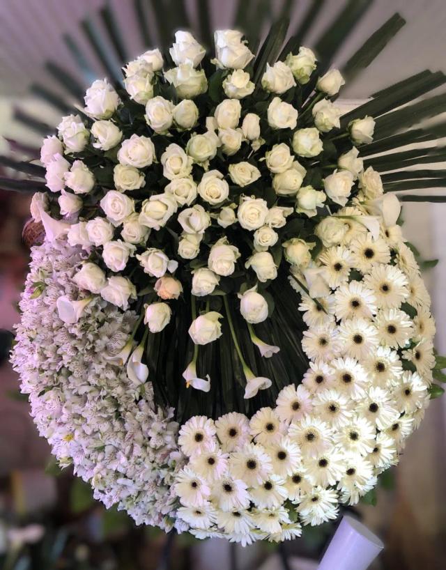 Wreath with white flowers Wreath with white flowers | ծաղիկների առաքում Երևանում