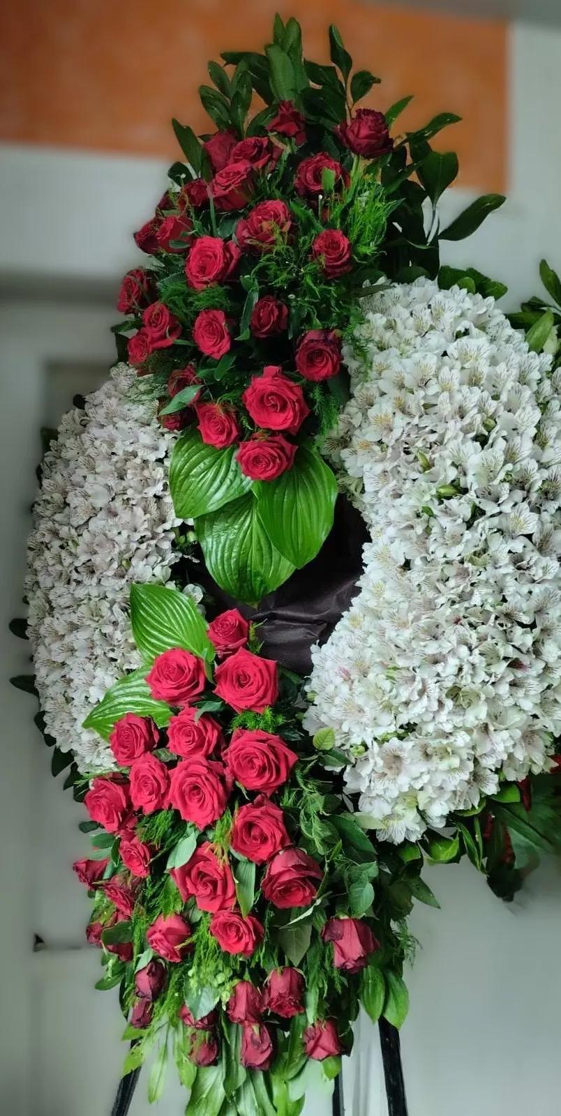 Wreath with red and white flowers Wreath with red and white flowers | ծաղիկների առաքում Երևանում