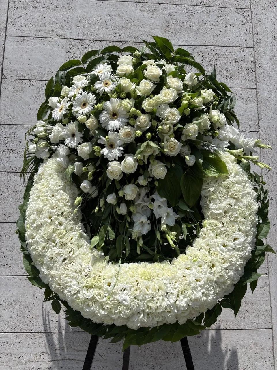Wreath - White Luxurious Circular Arrangement Wreath - White Luxurious Circular Arrangement | ծաղիկների առաքում Երևանում