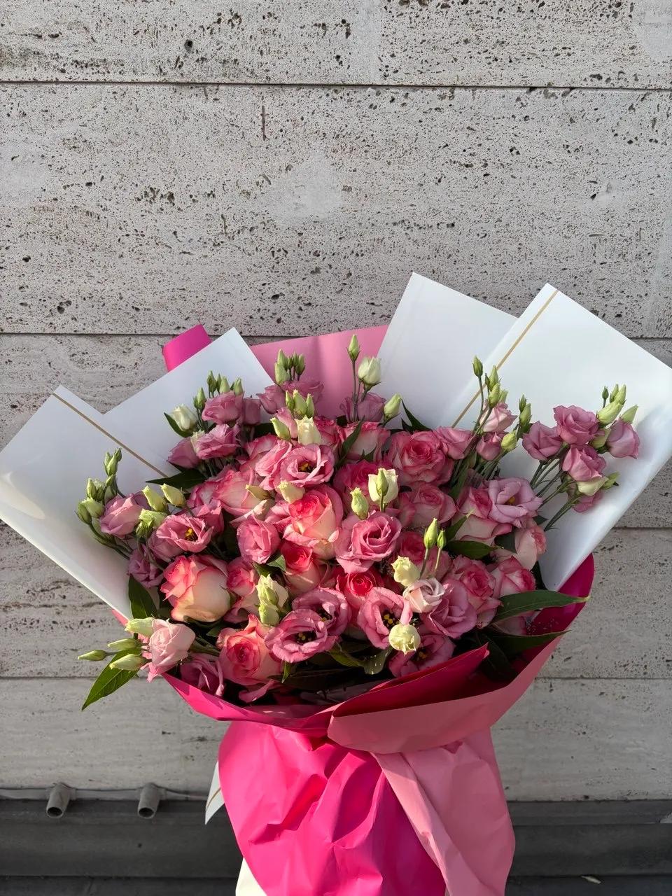An elegant bouquet of 30 pink flowers: 15 roses and 15 lisianthusBouquet order in Yerevan An elegant bouquet of 30 pink flowers: 15 roses and 15 lisianthusBouquet order in Yerevan | ծաղիկների առաքում Երևանում