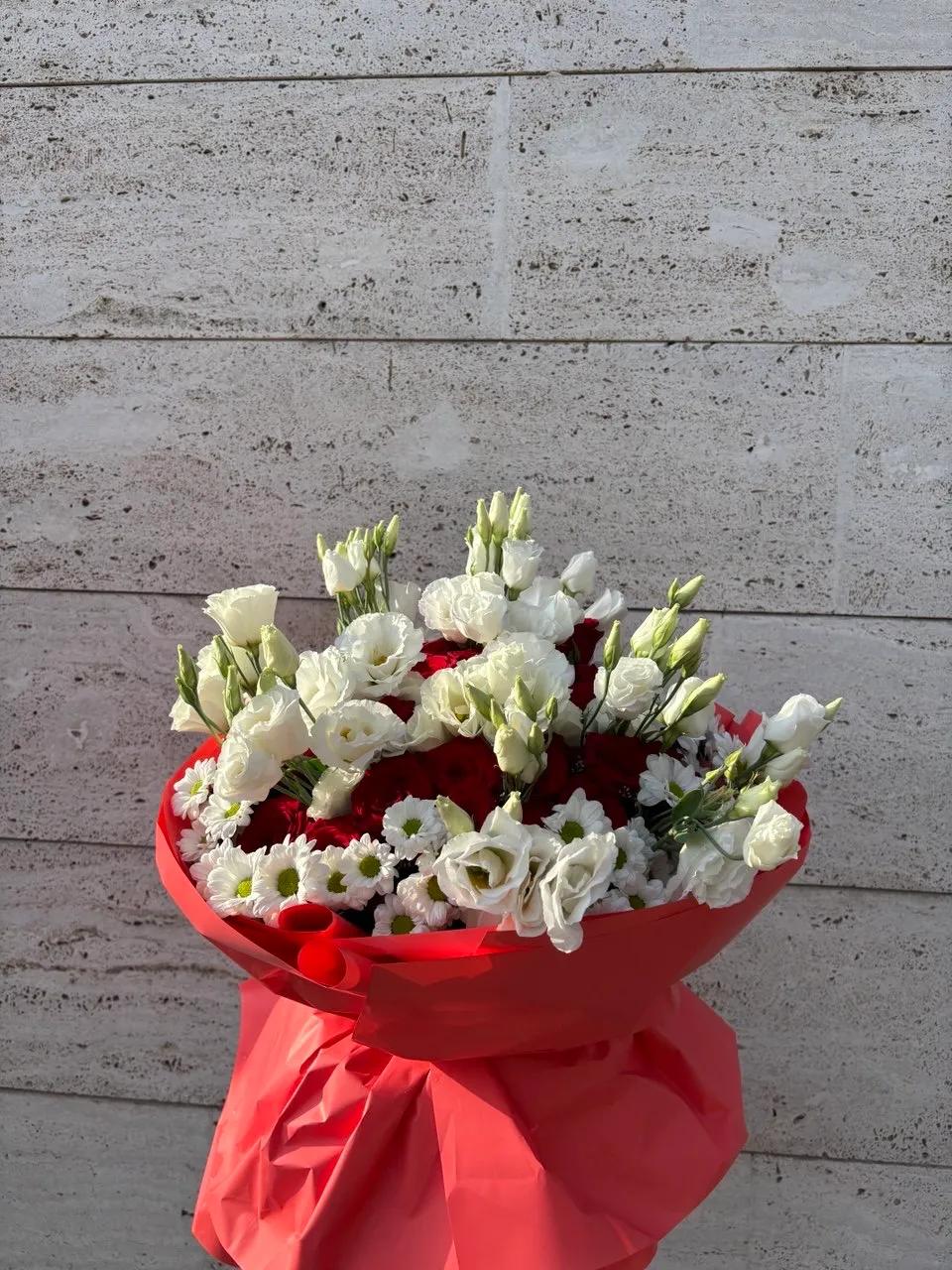 Beautiful bouquet of 15 red roses, white lisianthus and chrysanthemumsBuy online in Yerevan Beautiful bouquet of 15 red roses, white lisianthus and chrysanthemumsBuy online in Yerevan | ծաղիկների առաքում Երևանում