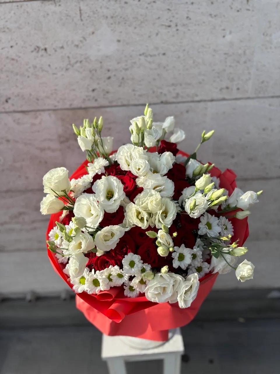 Beautiful bouquet of 15 red roses, white lisianthus and chrysanthemumsBuy online in Yerevan Beautiful bouquet of 15 red roses, white lisianthus and chrysanthemumsBuy online in Yerevan | ծաղիկների առաքում Երևանում