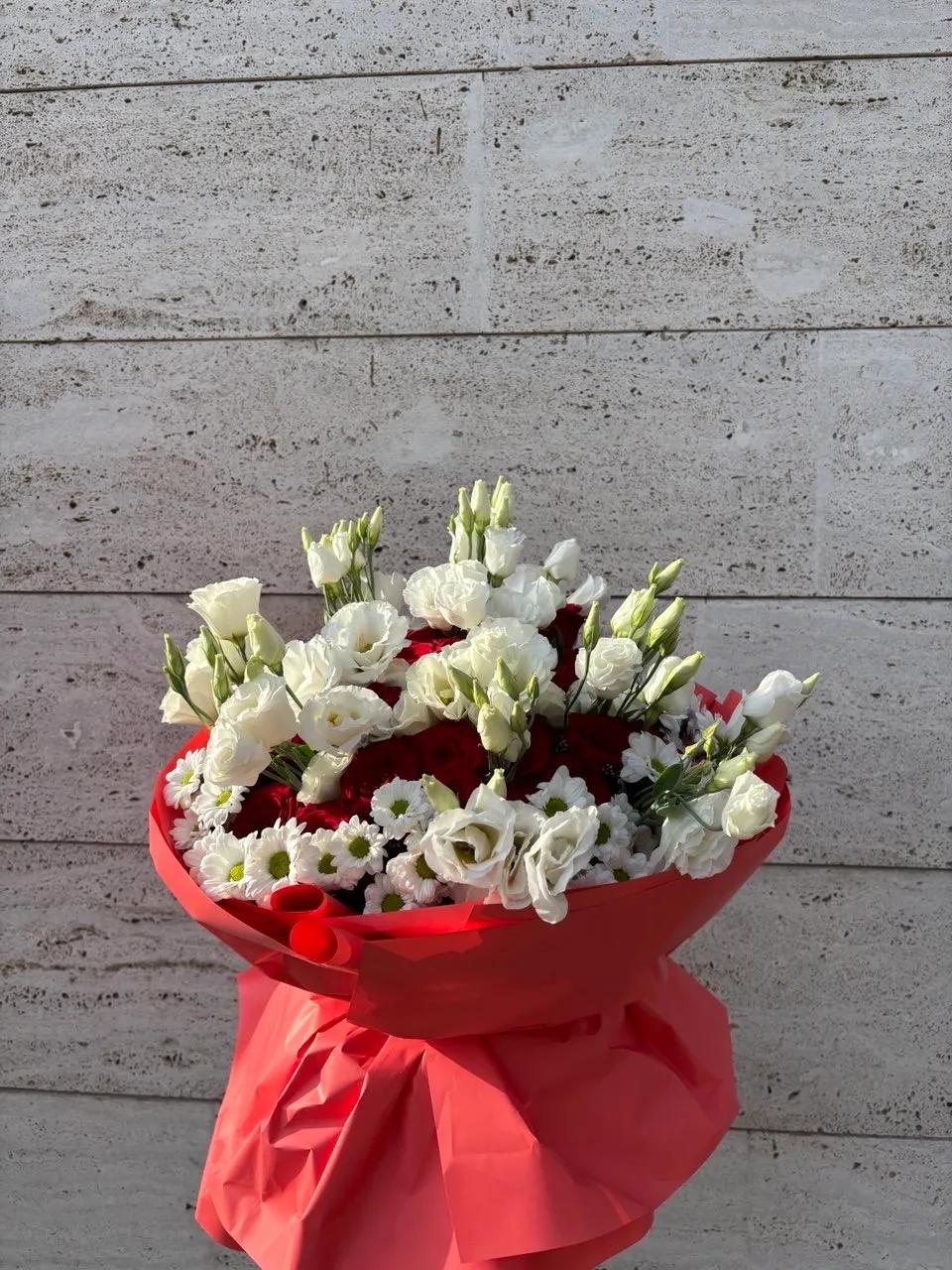 Beautiful bouquet of 15 red roses, white lisianthus and chrysanthemumsBuy online in Yerevan Beautiful bouquet of 15 red roses, white lisianthus and chrysanthemumsBuy online in Yerevan | ծաղիկների առաքում Երևանում