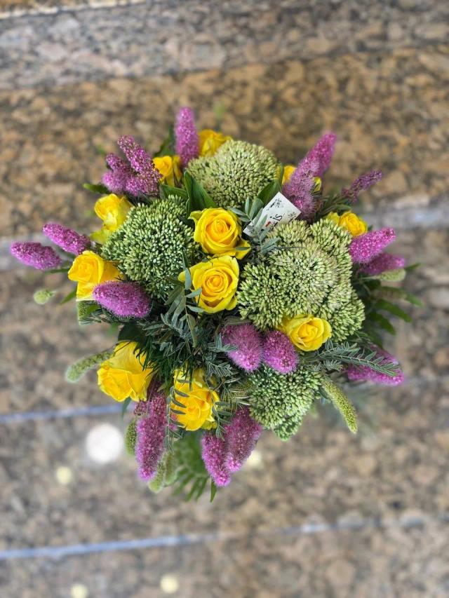 Creative bouquet of roses and chrysanthemums Creative bouquet of roses and chrysanthemums | ծաղիկների առաքում Երևանում