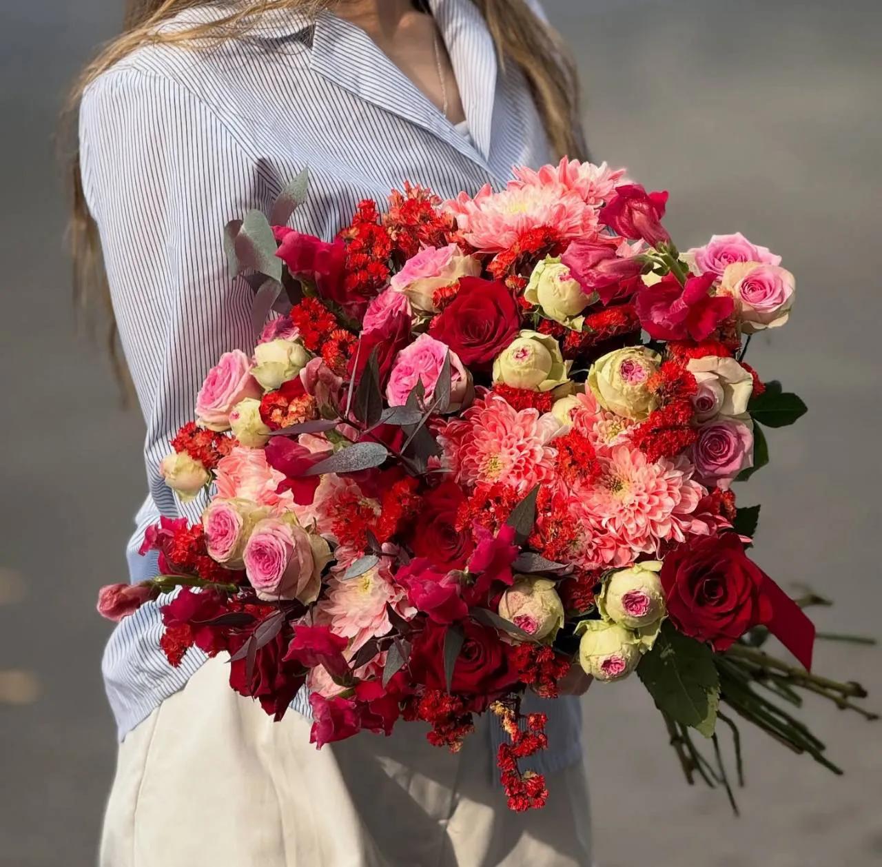 Red bunch Red bunch | ծաղիկների առաքում Երևանում