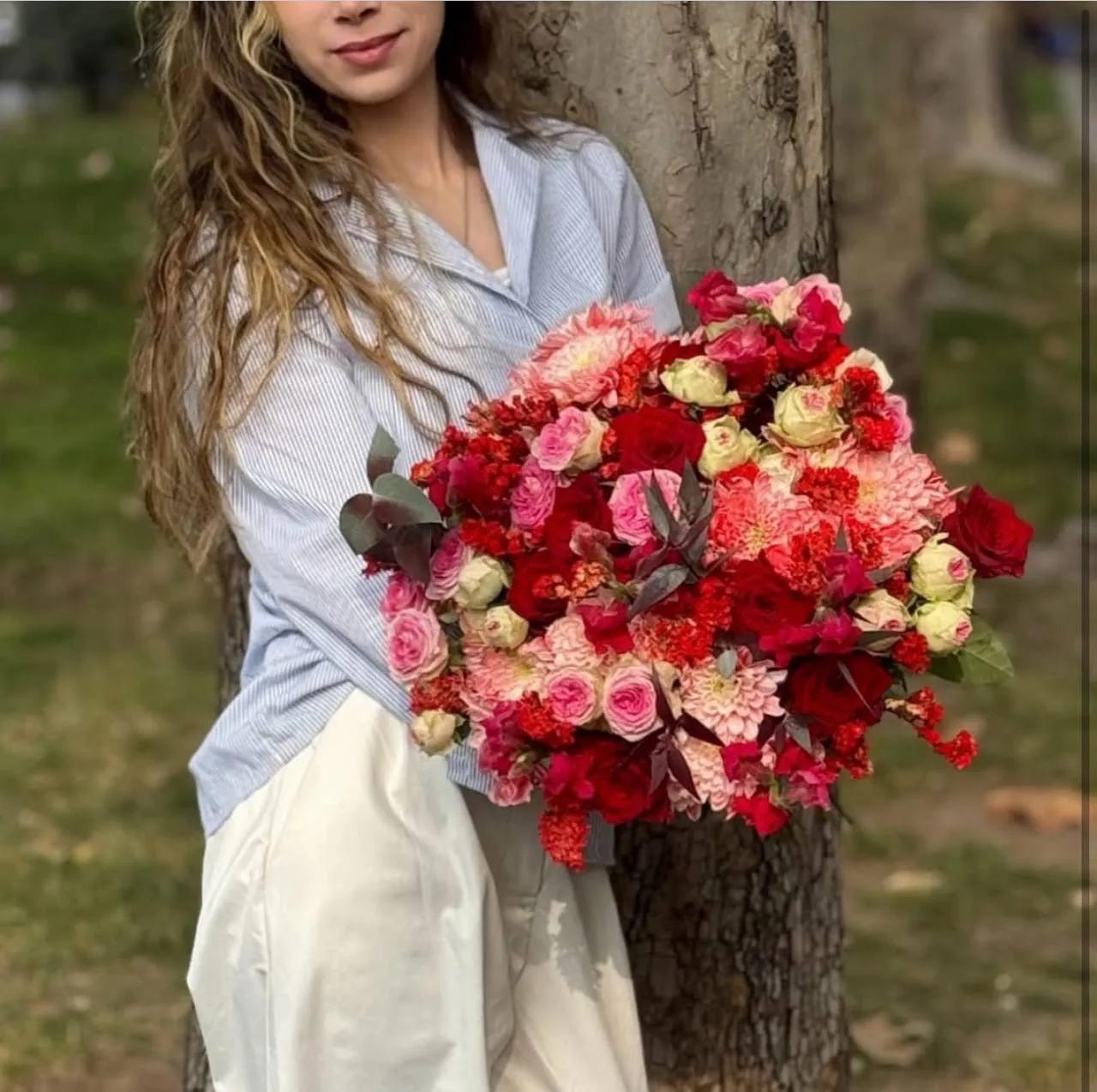 Red bunch Red bunch | ծաղիկների առաքում Երևանում